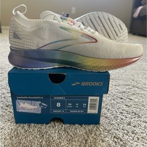 Brooks Women’s Levitate Stealthfit Size 8 - New